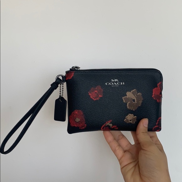 Coach Handbags - Coach wristlet